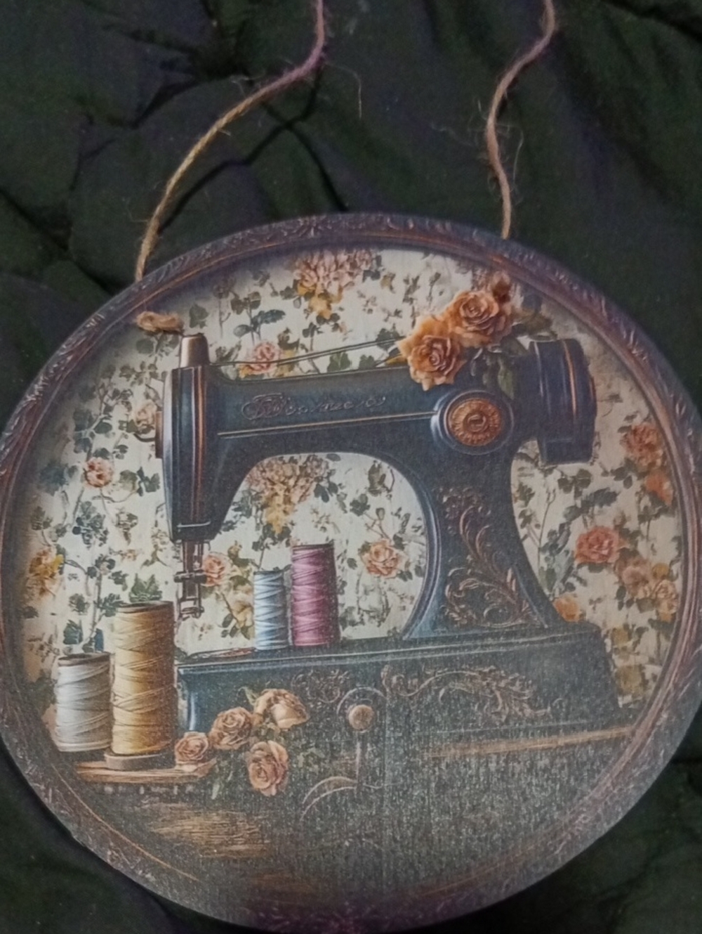 Vintage  Look Sewing Machine Wall Plaque - Multicolor Floral Home Accent